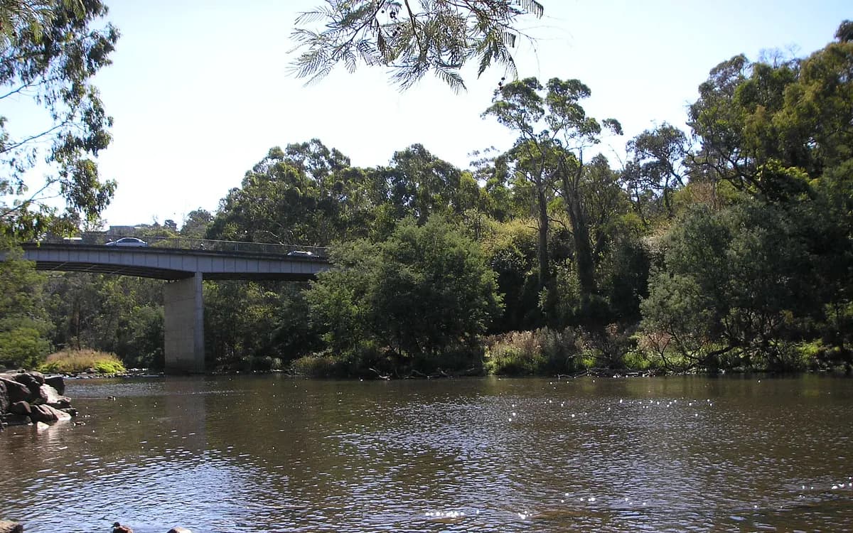 Warrandyte Bridge and township, where village shops cluster